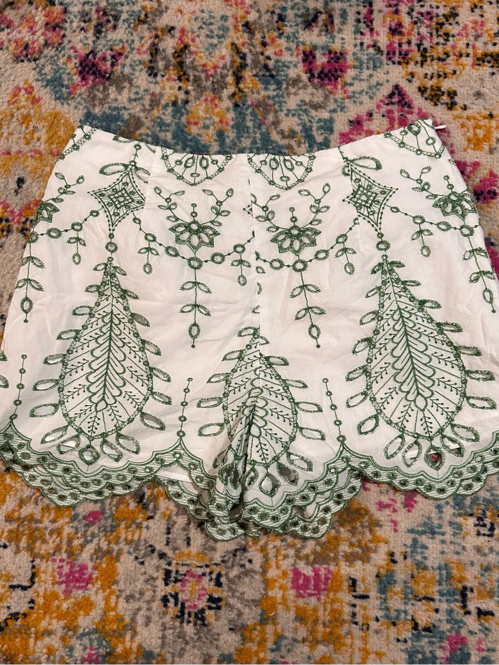 Zara White High-Waist Shorts with Green Embroidered Scallop Hem